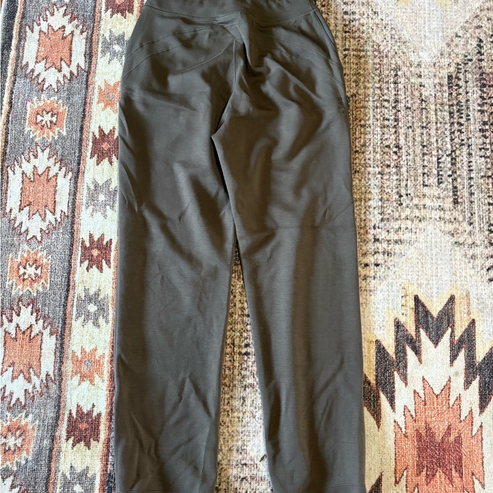 women’s bylt opal split hem pants green medium - Picture 4 of 5